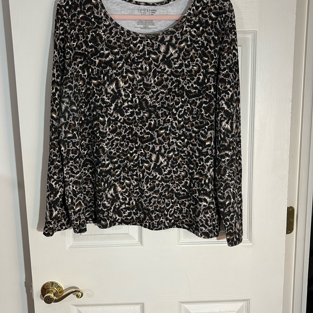 Leopard Print Long Sleeve Top